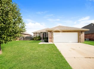 909 SW 13th St, Moore, OK 73160