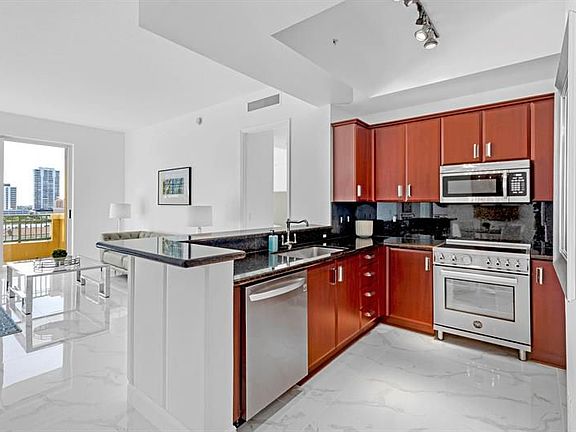 5th image of 403 S Sapodilla Ave #707-P