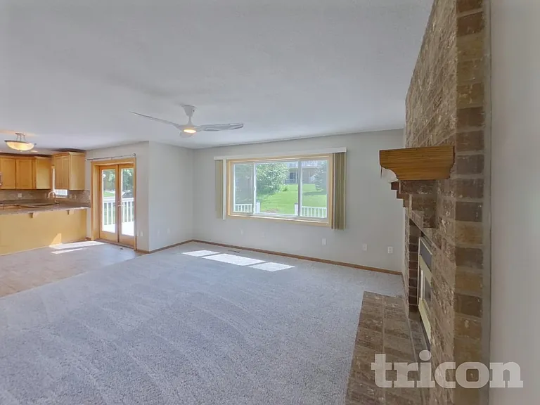 8903 Sequoia Rd — Photo 2