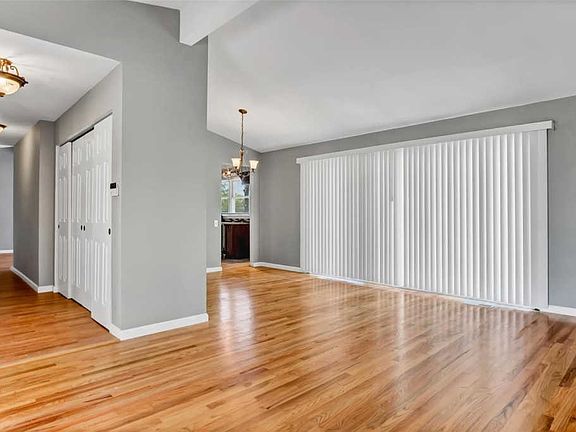 4th image of 1 Roan Cir
