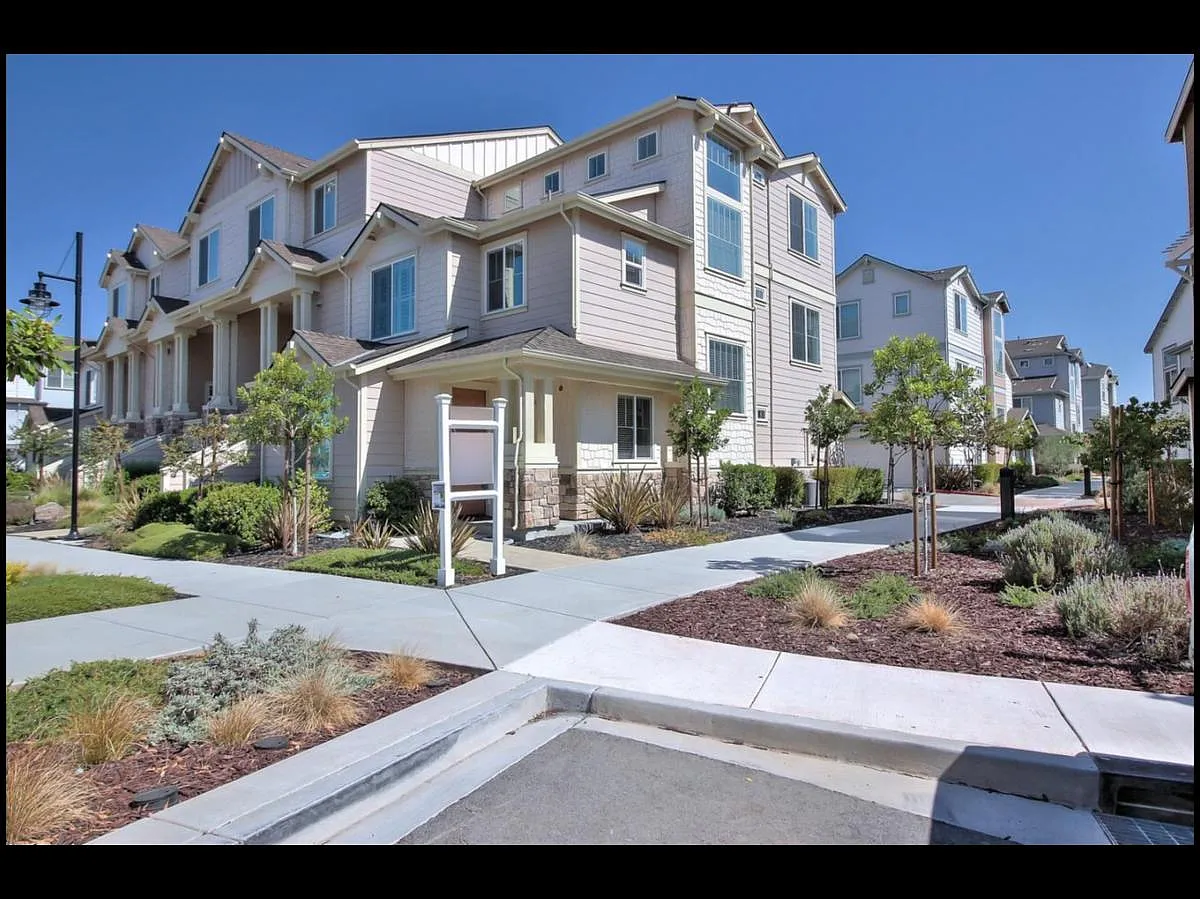 18528 Garnet Ln photo 1