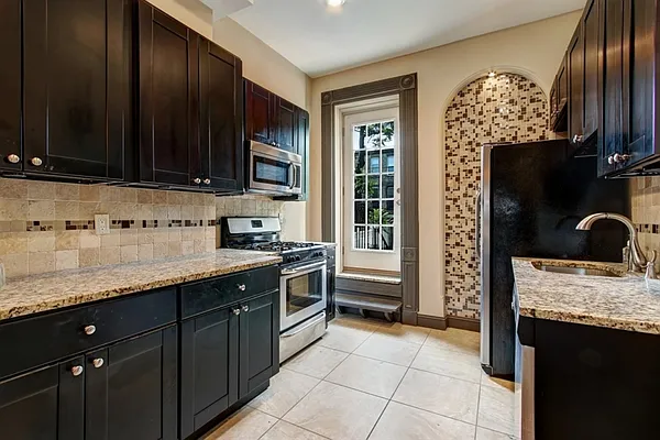 Rented by Compass | media 7