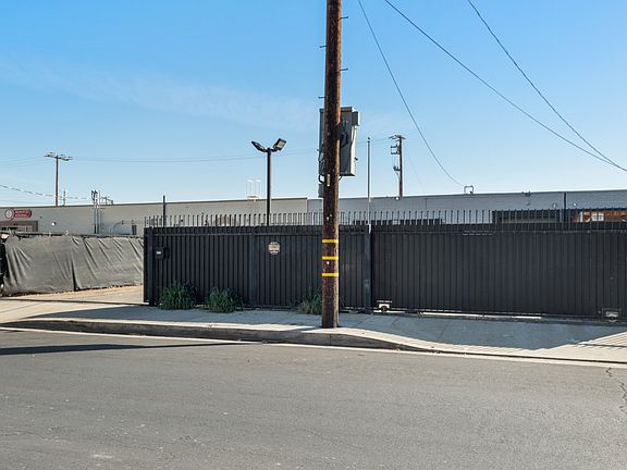 4th image of 9016 Owensmouth Ave