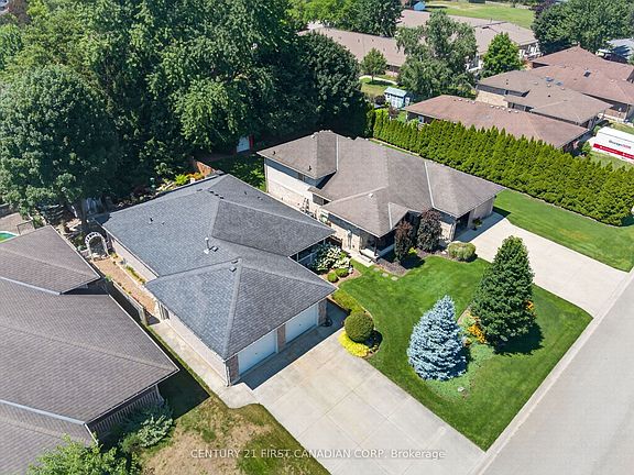 3rd image of 67 Moffatt Ln