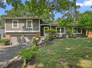 10810 Oak St, Kansas City, MO 64114