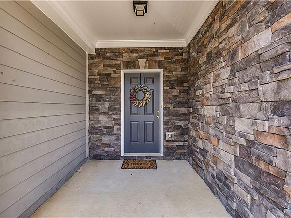 3rd image of 411 Crescent Woode Dr