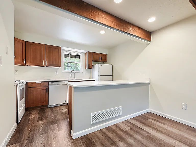 1st image of 501 Maryland Ave #D