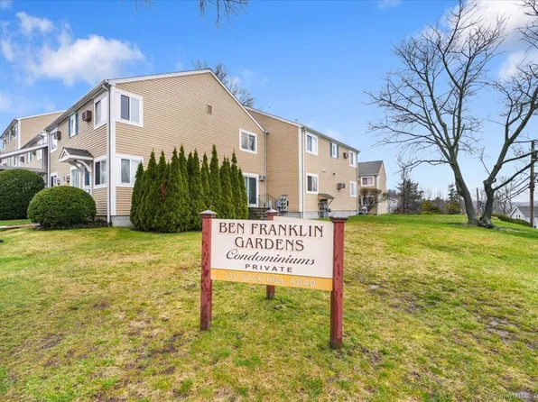 135 Flax Hill Road APT 20, Norwalk, CT 06854