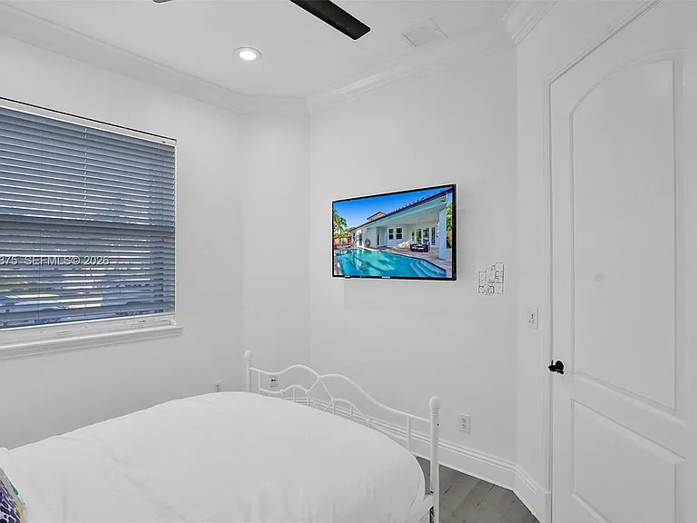 1207 SW 21st St — Photo 52