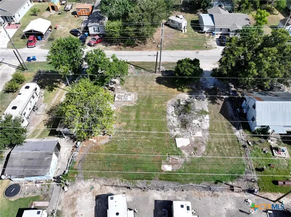 310 & 312 D St, Pt Lavaca, TX 77979