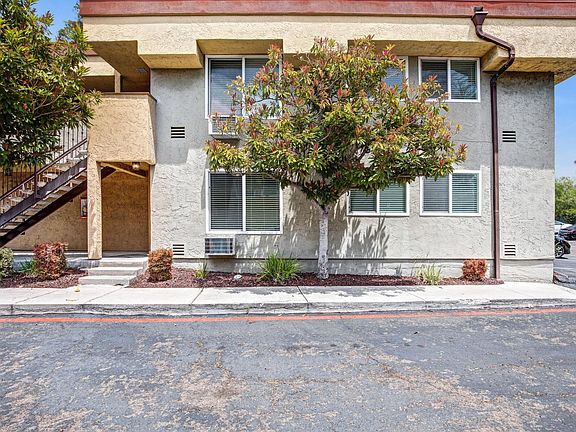 2nd image of 1661 Bayview Heights Dr Unit 17