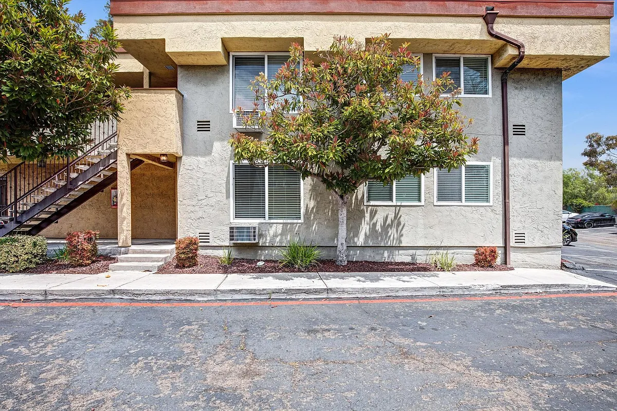 Building Photo - 1661 Bayview Heights Dr #17