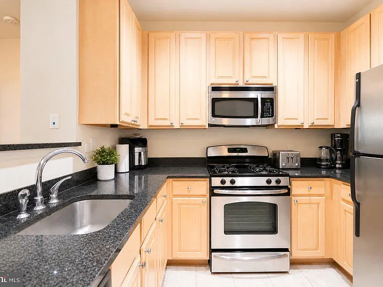 2465 Army Navy Dr #1-101 — Photo 7