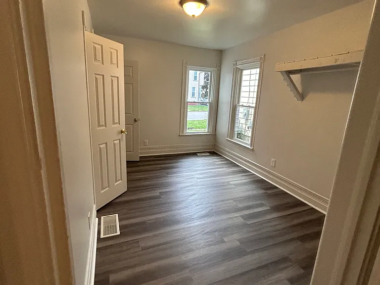 13 East Ave — Photo 5