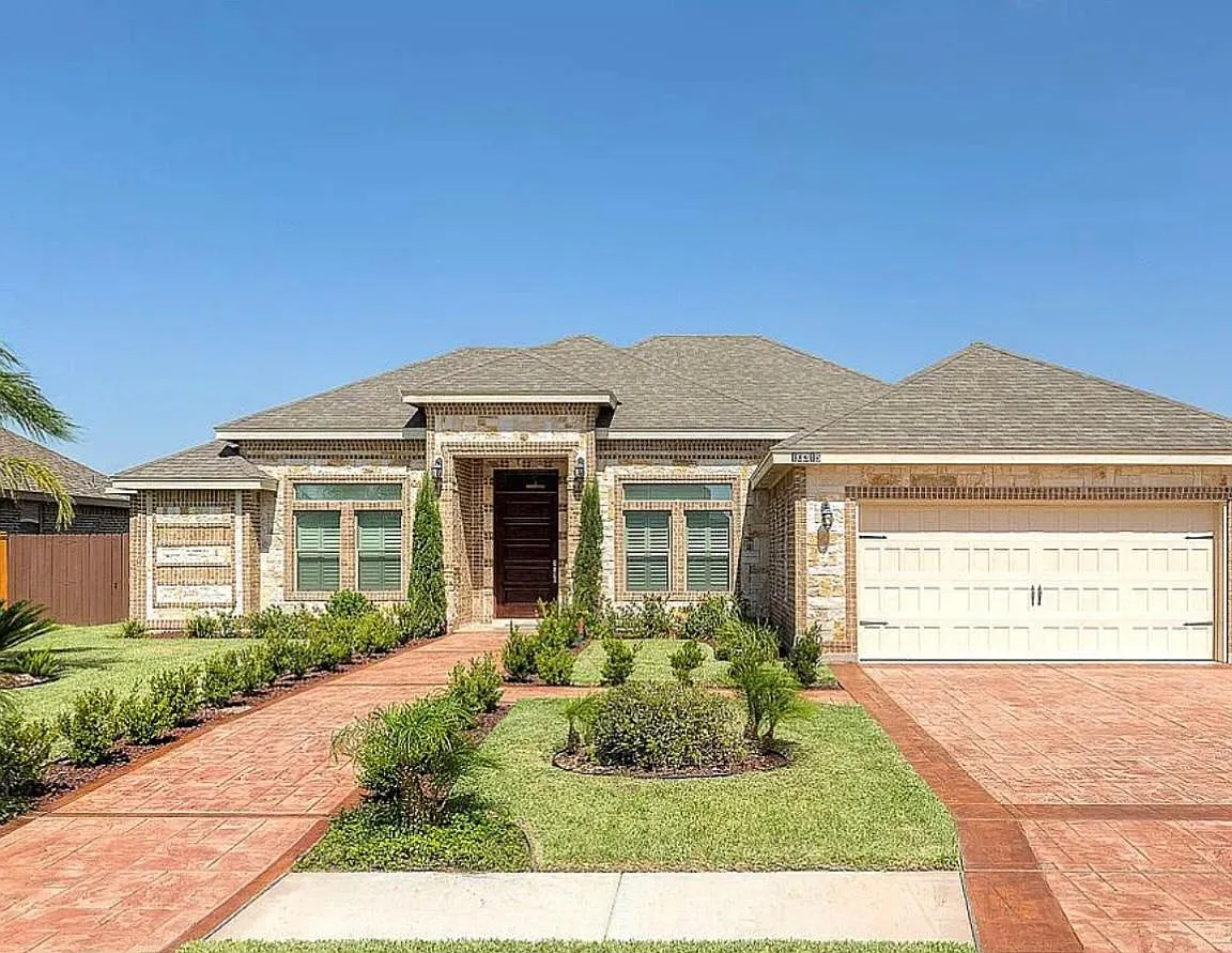 3 bed, 2.5 bath, 2124 sqft, $2,300 — Photo 1