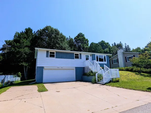 1420 N McClellan Ave, Marquette, MI 49855