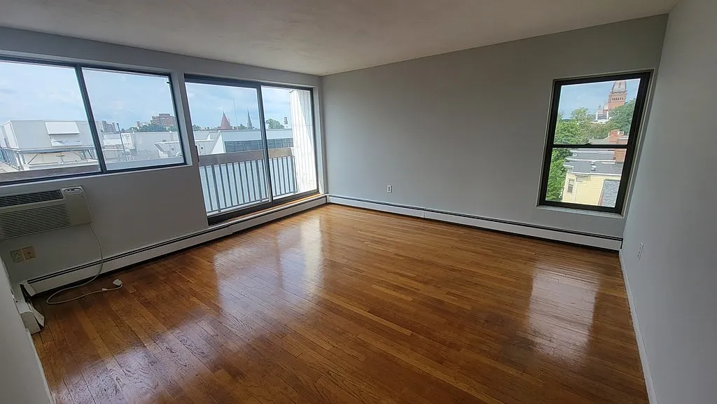 2 bed, 9999 sqft, $3,100 — Photo 1