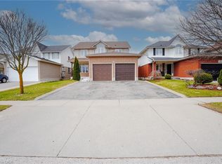 76 Country Club Dr, Cambridge, ON N1T1Z8