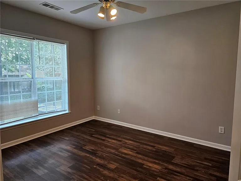1021 Thornborough Dr — Photo 28