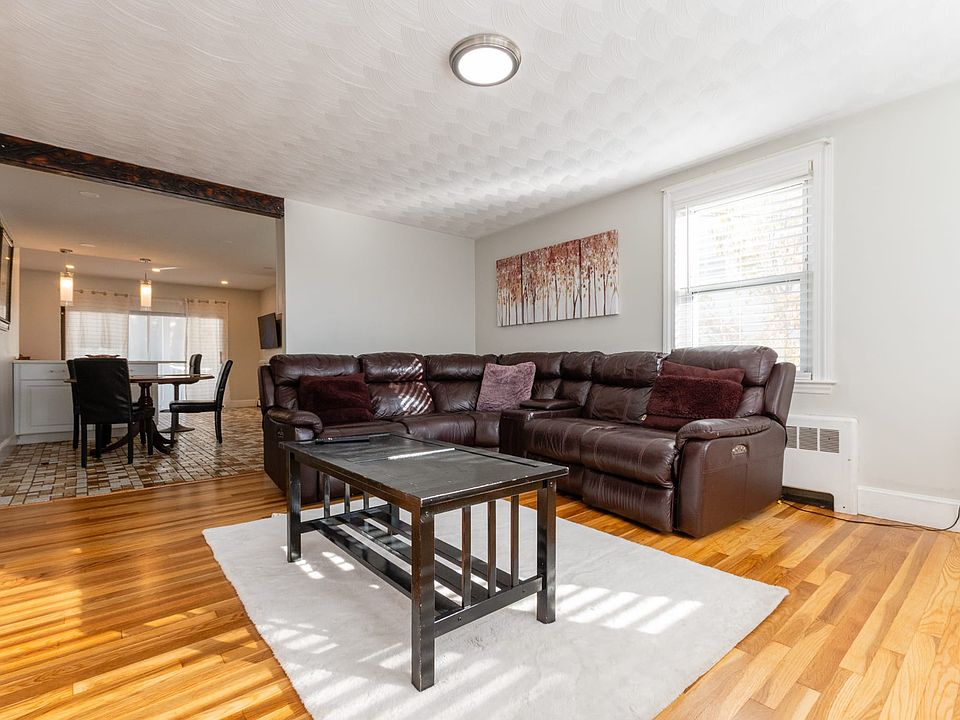 1st image of 44 Woodlawn Ave Floor 1