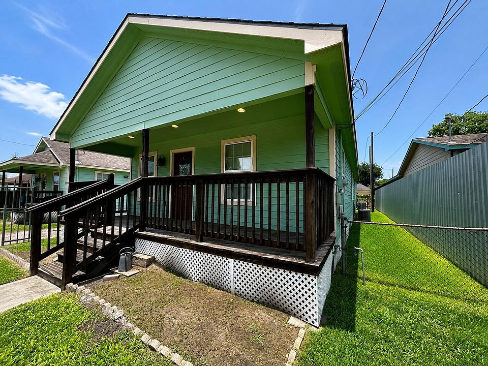 1st image of 713 E 32nd St