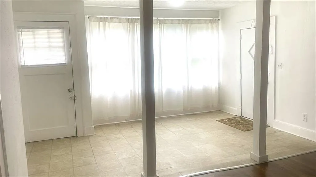 3 bed, 2.0 bath, $1,900 — Photo 2