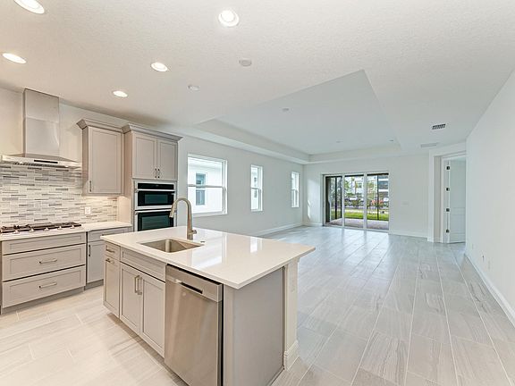 4th image of 153 Okeeffe Cir