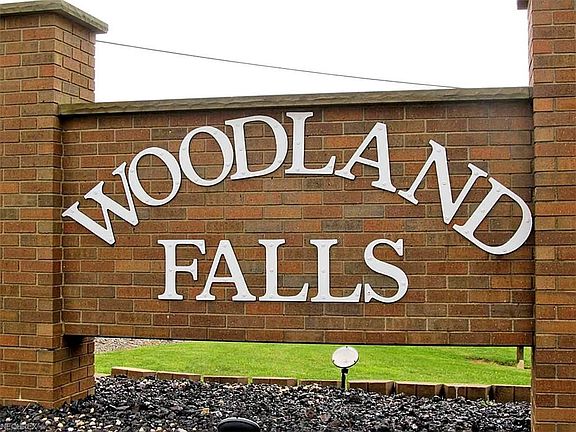 Located in Woodland Falls Subdivision Williamstown WV