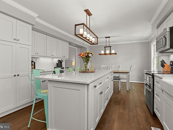 5th image of 518 Windham Ct