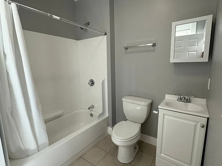 64 Woodbine St — Photo 3