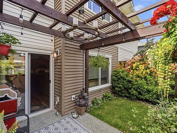 4th image of 1720 Dufferin Cres #157