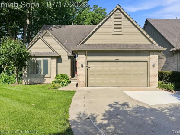 24597 Edgewood Dr, Novi, MI 48374