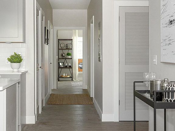 4th image of 9 Hudson West Dr #916