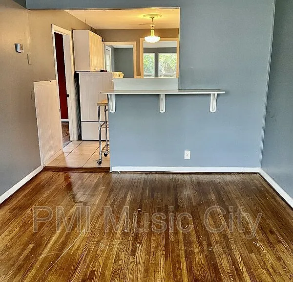 1208B Kirkwood Ave — Photo 3