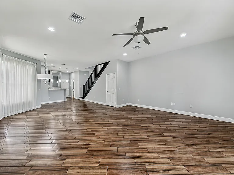 1135 NE 3rd Ave — Photo 12