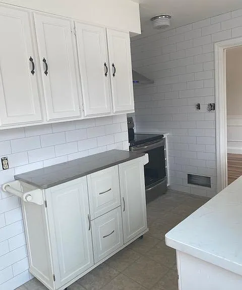 744 Roberts St — Photo 3