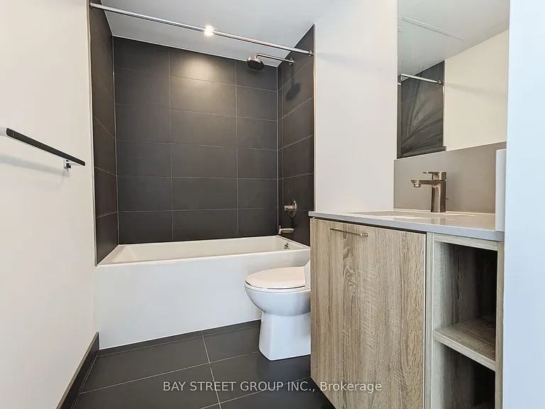 19 Western Battery Rd #2811 — Photo 15