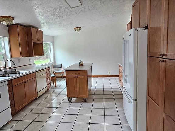 4th image of 113 Skinner Road