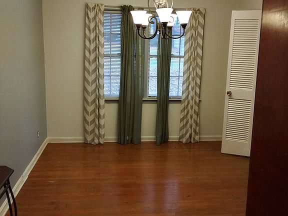 Dining - Hardwood floors