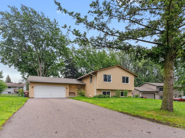 2086 Burr St N, Maplewood, MN 55117