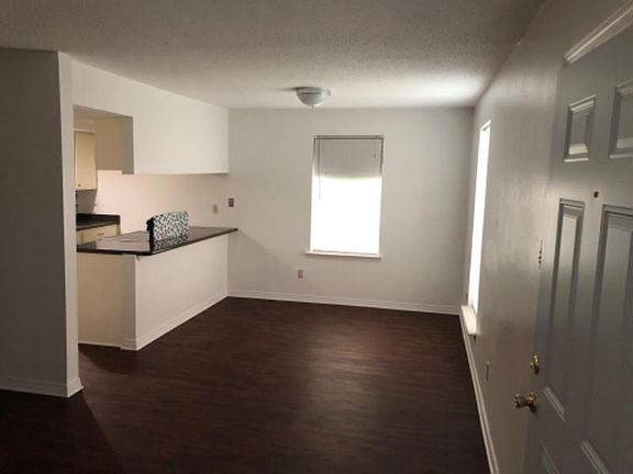 5th image of 704 Colony Dr APT D