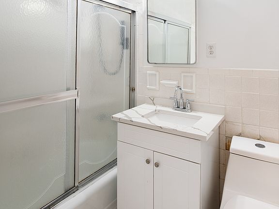 4th image of 91 Strawberry Hill Ave #735