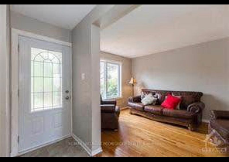 Ottawa House for rent - 3 Bedrooms — photo 2