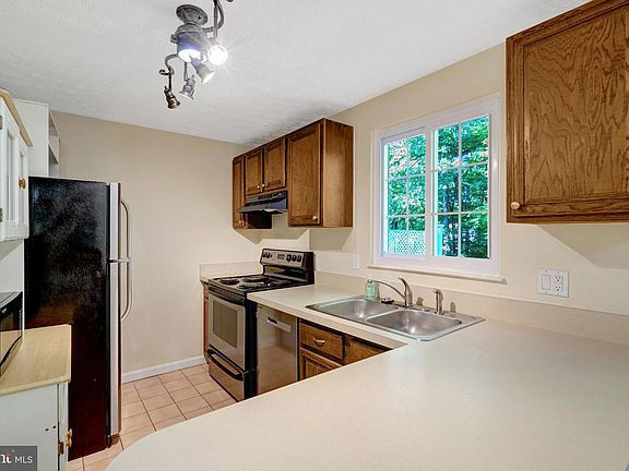 3rd image of 8106 Parkdale Ct