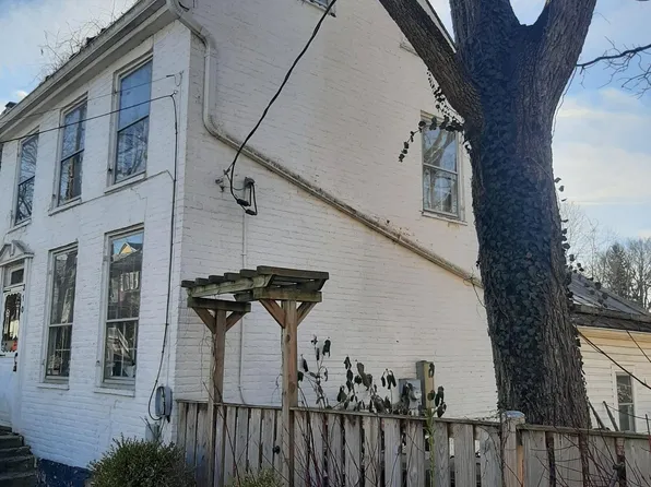 310 W German St, Shepherdstown, WV 25443