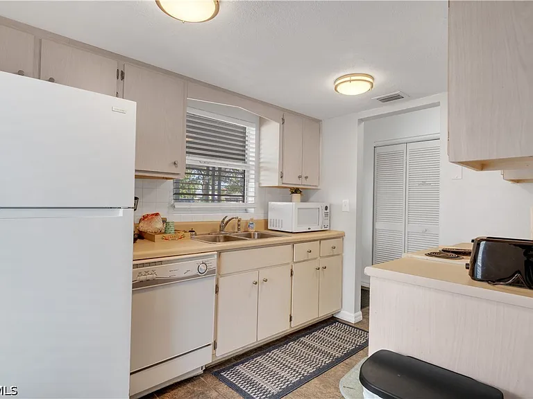5226 Coronado Pkwy #A — Photo 8