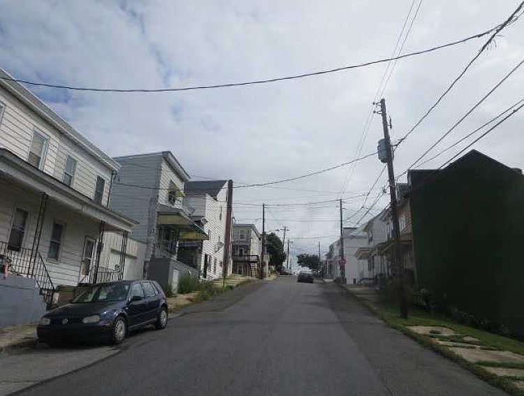 2nd image of 307 W Poplar St