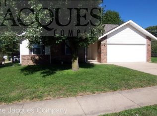 935 W Turnberry Blvd, Ozark, MO 65721