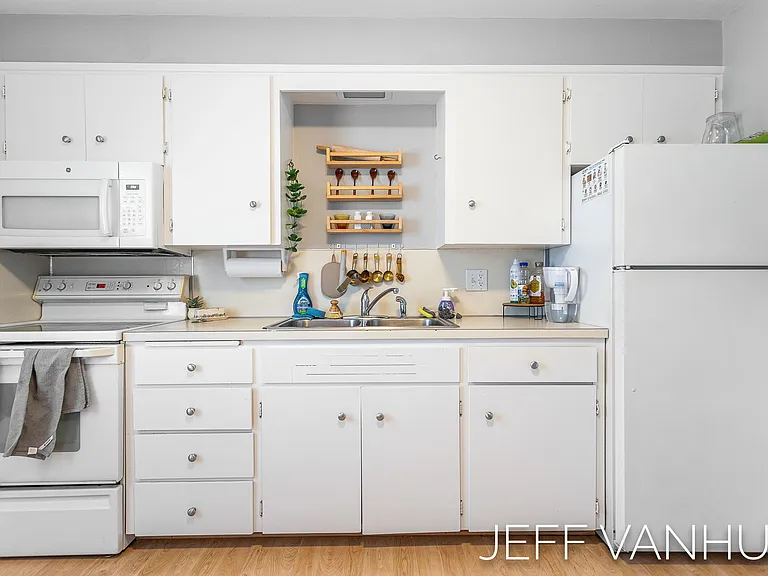 47 W 32nd St #47 — Photo 2
