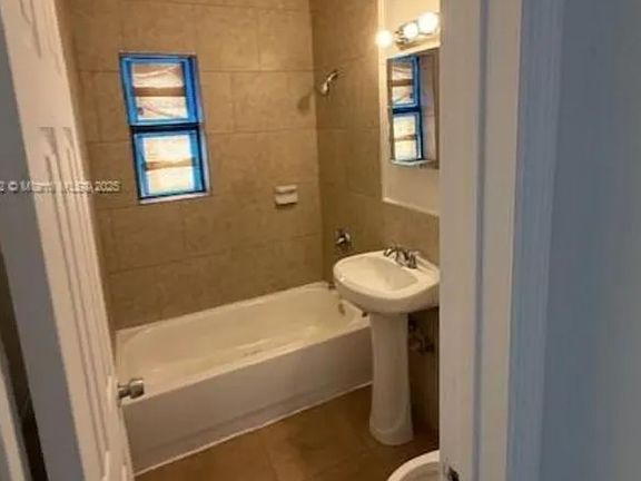 5th image of 2554 NW 14th St APT 1